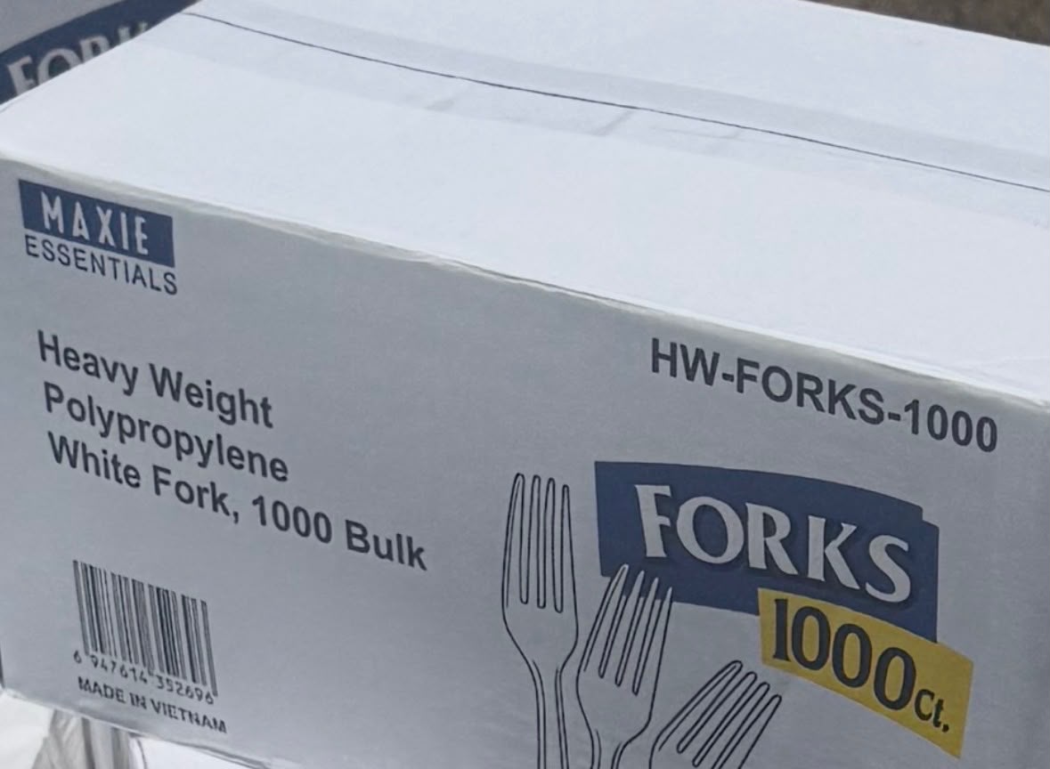 Wholesale Truckload Of 900 Cases Of Disposable Plastic Cutlery – 450 Cases Of Forks & 450 Cases Of Spoons – 1,000 Pieces Per Case – Estimated Original Retail Prices $58.00 To $72.00 Per Case – Your Price Is Only $12.00 Per Case - Image 3